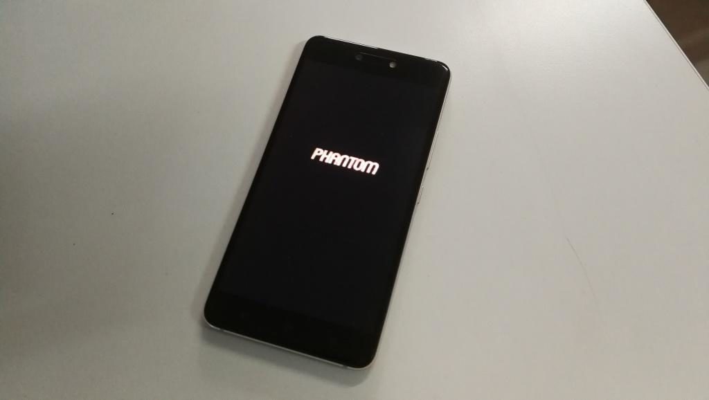 Tecno phantom 8 display