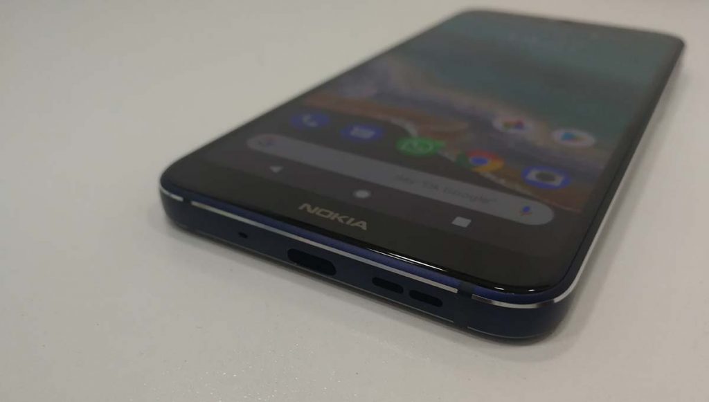 Nokia 7.1 bottom