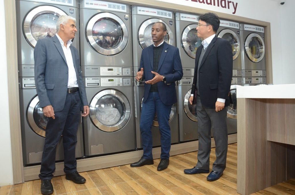 Lg laundry market with smart shops