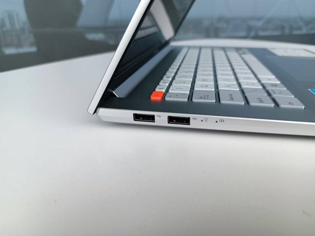 ASUS Vivobook pro 14x oled left ports