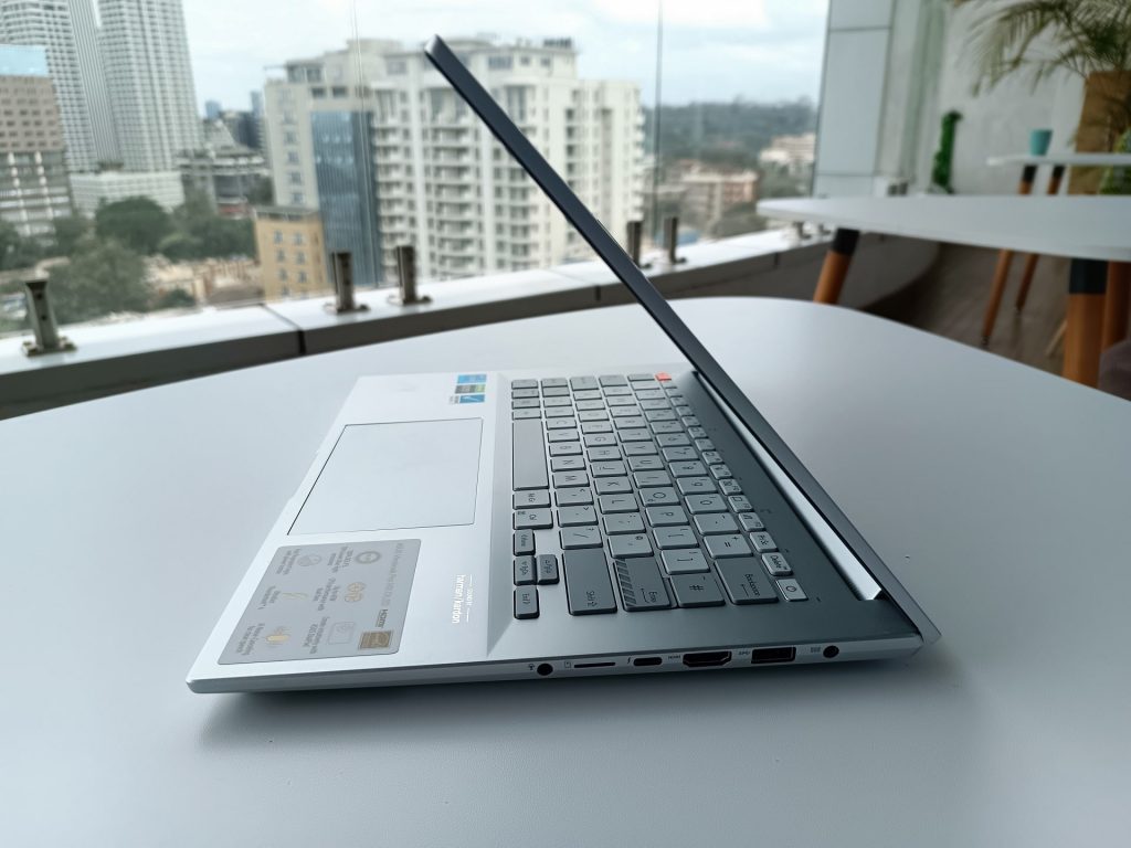 ASUS Vivobook pro 14x oled right ports