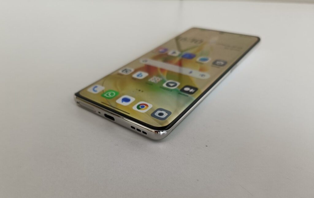 OPPO Reno8 T bottom