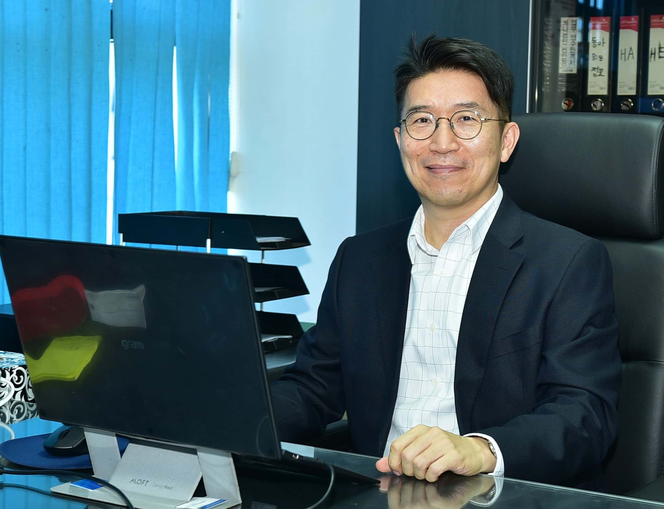 Dong Won Lee - LG EA Managing Director-min