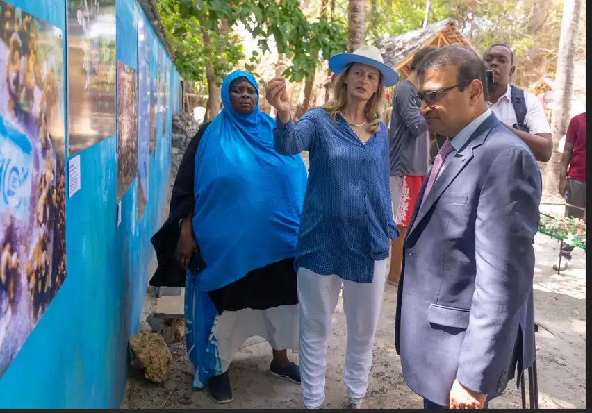 Expanding Canon EMEA’s Coral Conservation Initiative into East Africa Canon EMEA’s Coral Conservation Initiative