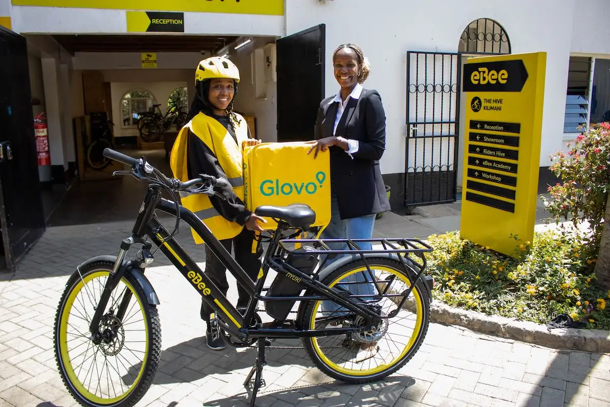 Glovo Kenya Partners with eBee Mobilities on ‘She Delivers’ Initiative to Increase Female Couriers Liz Wambua, Head of Operations Glov Kenya, Yvonne Muribi a Glovo female rider